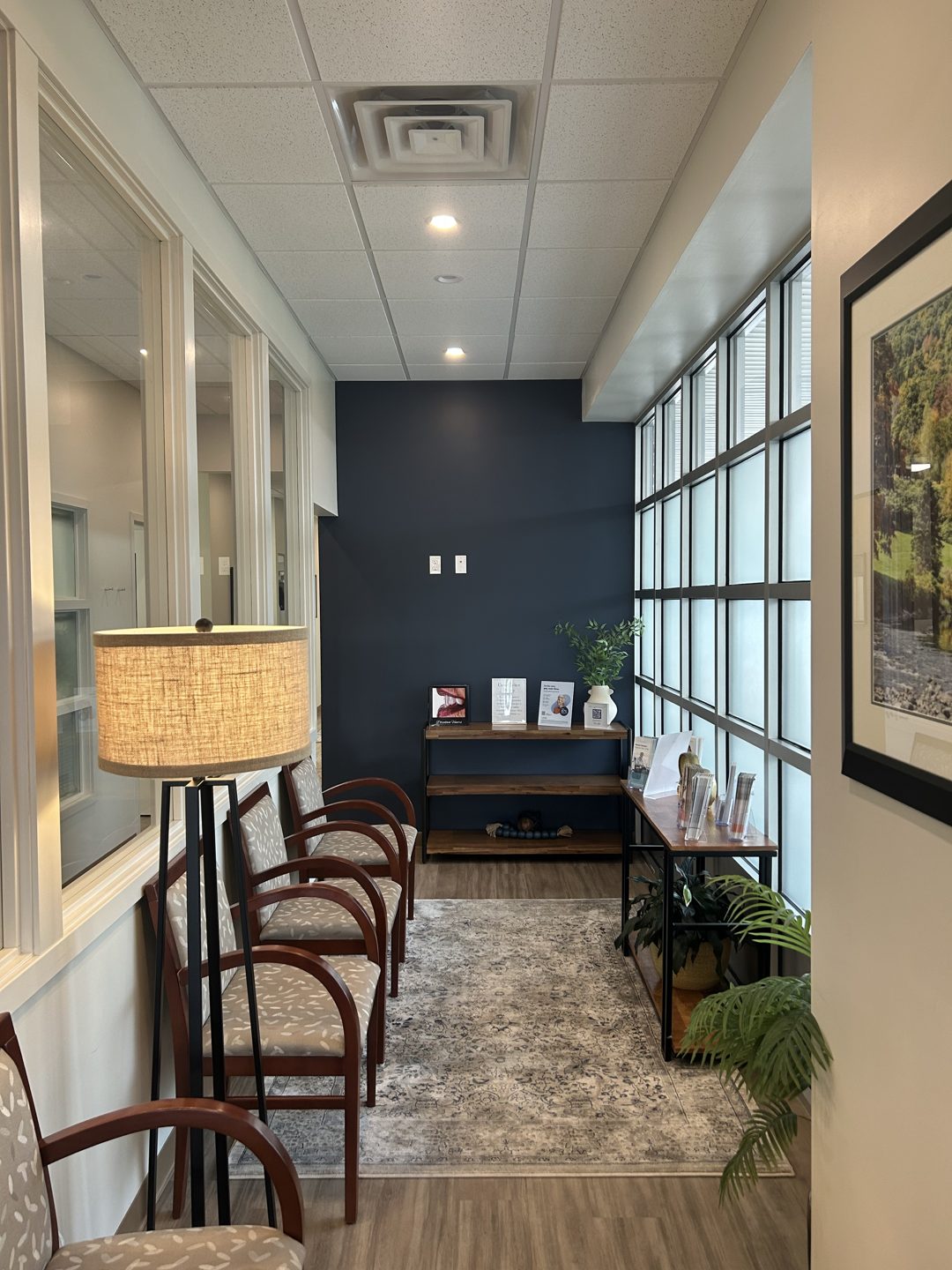 Pinnacle Dental comfortable waiting room in Farmington, CT